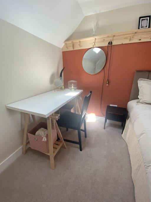 Wee - Super King Bed! Holiday home Penpont